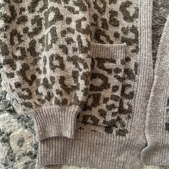 NWOT Abercrombie & Fitch Women’s Sweater - Picture 2 of 6